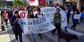 Vecinos de Viedma reclaman por el servicio de transporte