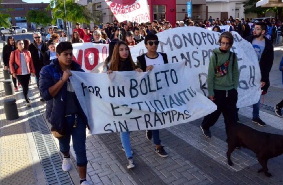 Vecinos de Viedma reclaman por el servicio de transporte