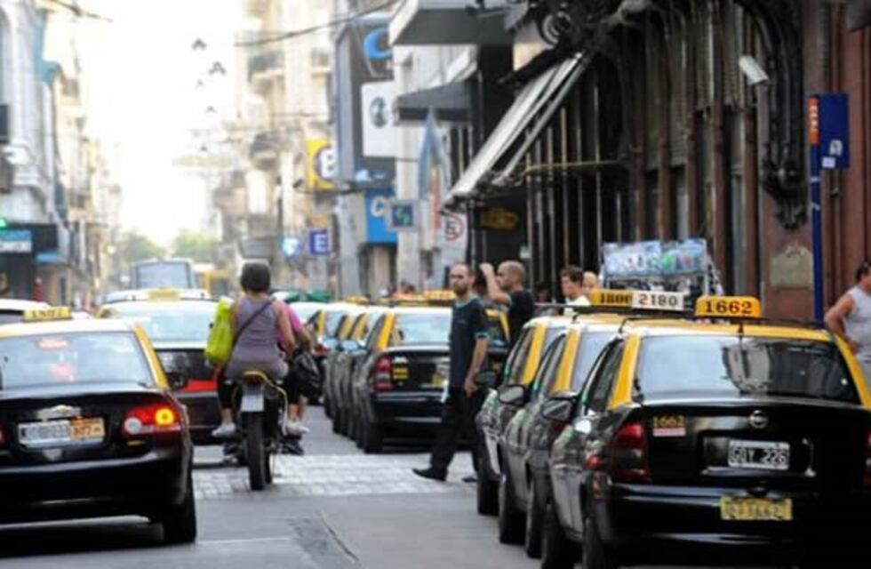 Titulares de taxis exigen al menos un 25 por ciento de aumento en la tarifa