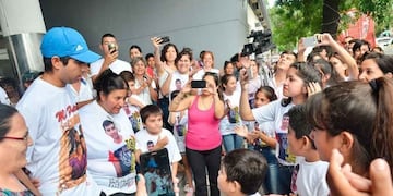 Celebraron el alta médica de René en las puertas del hospital (Ministerio de Salus Pública de Tucumán)