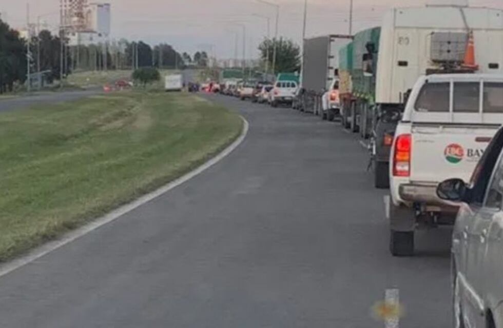 Preocupación por largas filas de automovilistas en el ingreso a Gualeguaychú