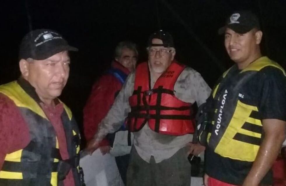 Rescataron a dos pescadores en el dique Cabra Corral