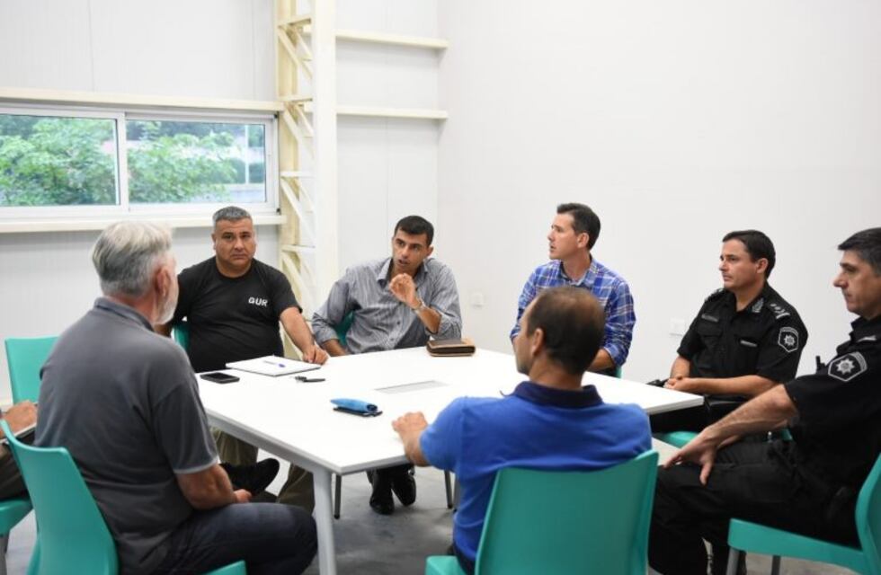 Reunión de seguridad en el área industrial