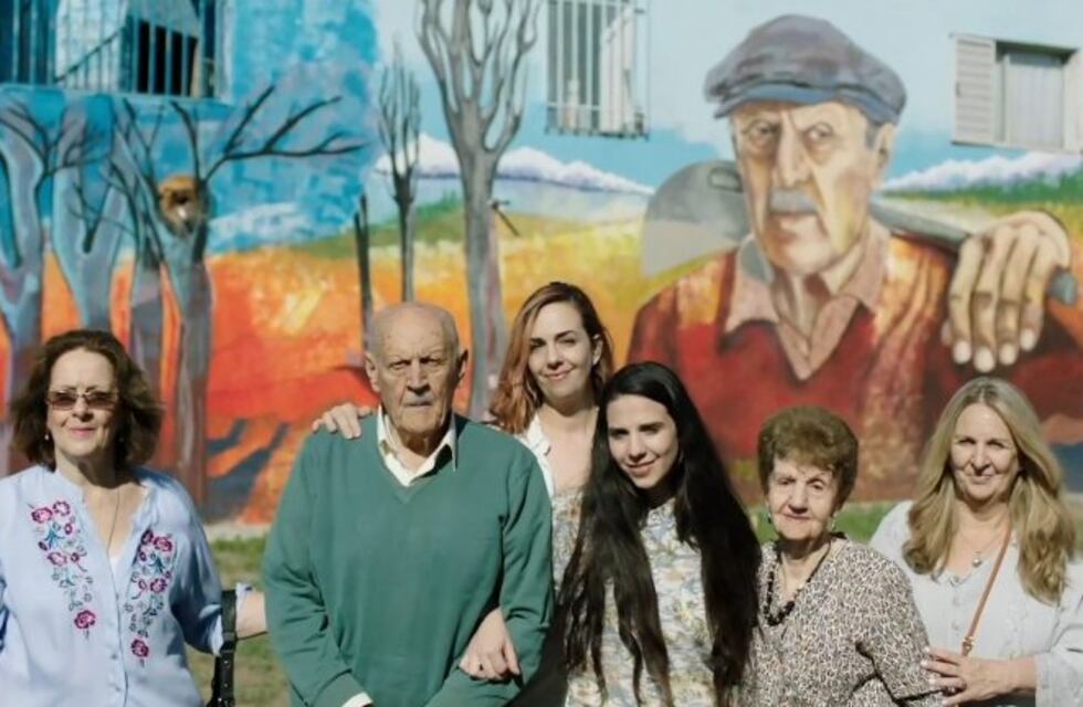 Encuentros y emociones en los aeropuertos argentinos