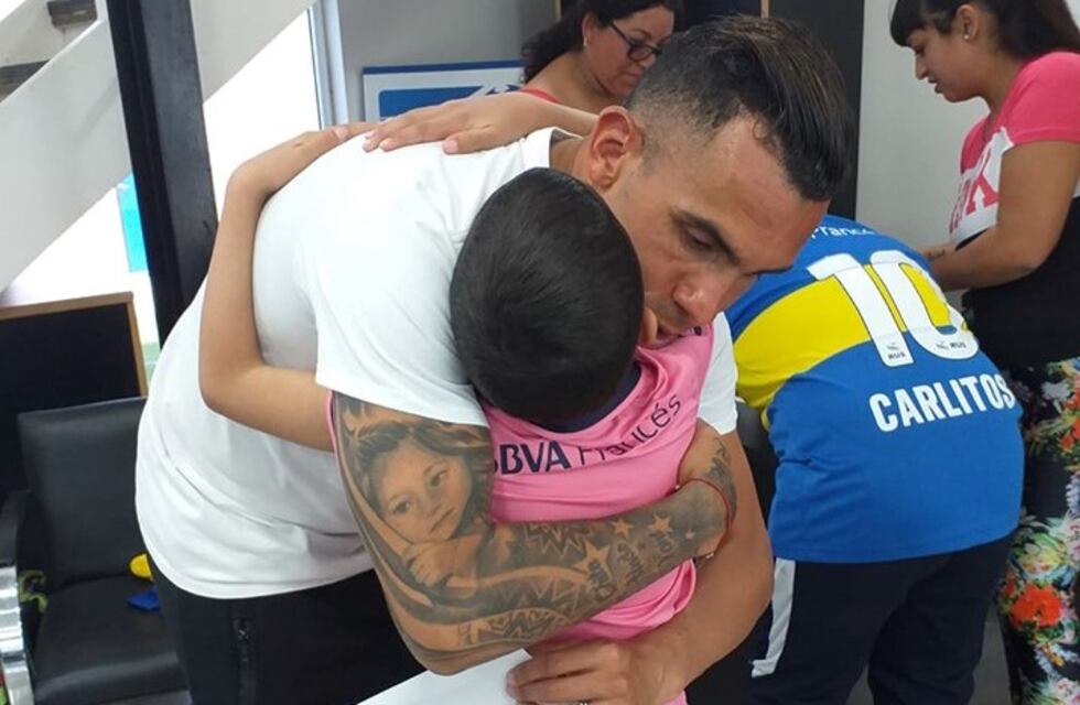 Delfi cumplió su sueño de conocer a Tevez y la Bombonera