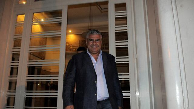 DYN35, BUENOS AIRES 31/03/2017,  EL PRESIDENTE DE AFA, CLAUDIO CHIQUI TAPIA, SE RETIRA DE LA SEDE DE VIAMONTE LUEGO DE MANTENER UNA REUNION CON LA COMISION DIRECTIVA.rnFOTO:DYN/PABLO AHARONIAN. buenos aires claudio chiqui tapia reunion en la asociacion del futbol argentino encuentro de dirigentes del futbol reunion de la nueva comision directiva