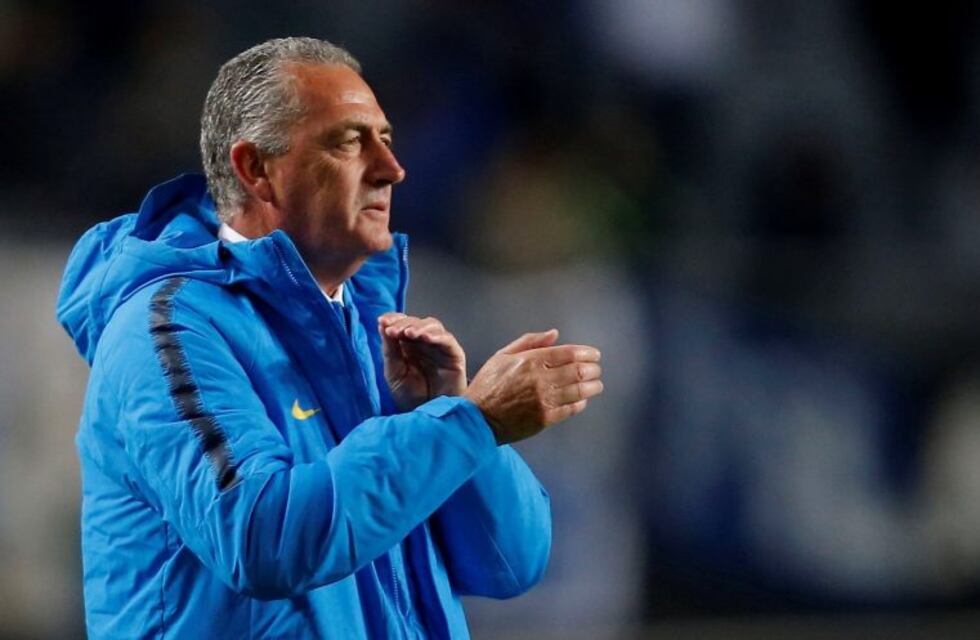 Gustavo Alfaro probó con Tevez, Salvio, Zárate y Soldano en ataque pensando en River