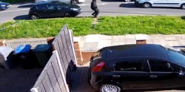 El ataque fue captado por las cámaras de seguridad