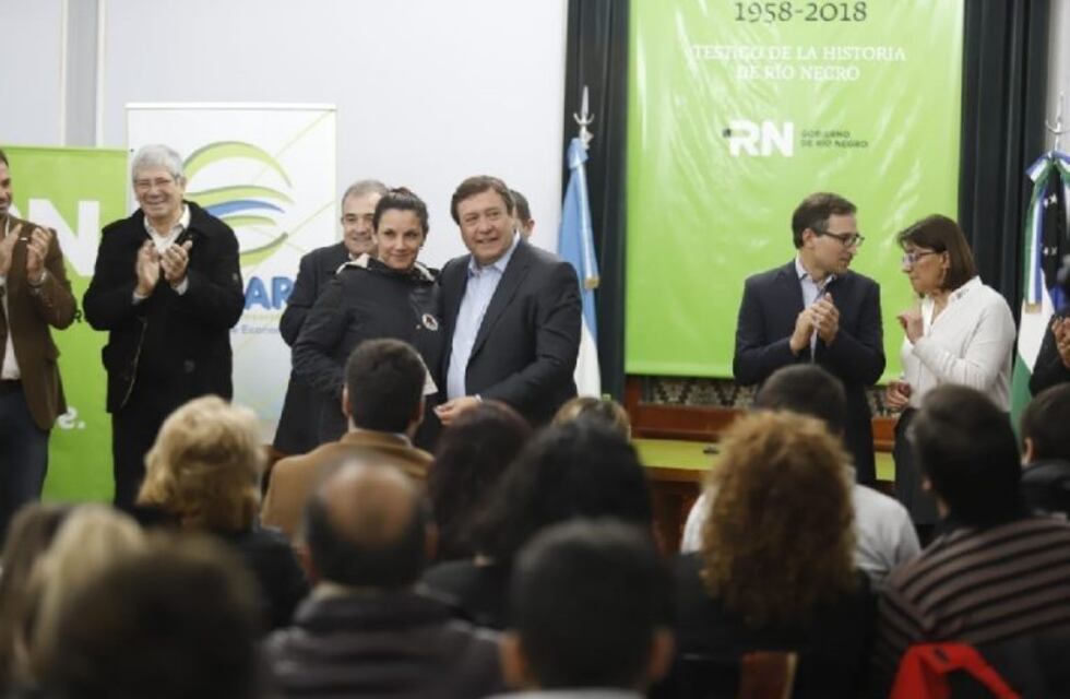 Alberto Weretilneck entregó créditos a emprendedores y productores