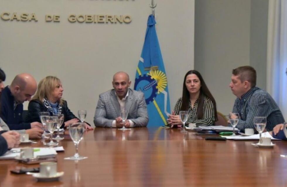 Provincia intervino en el pago de sueldos de Rawson