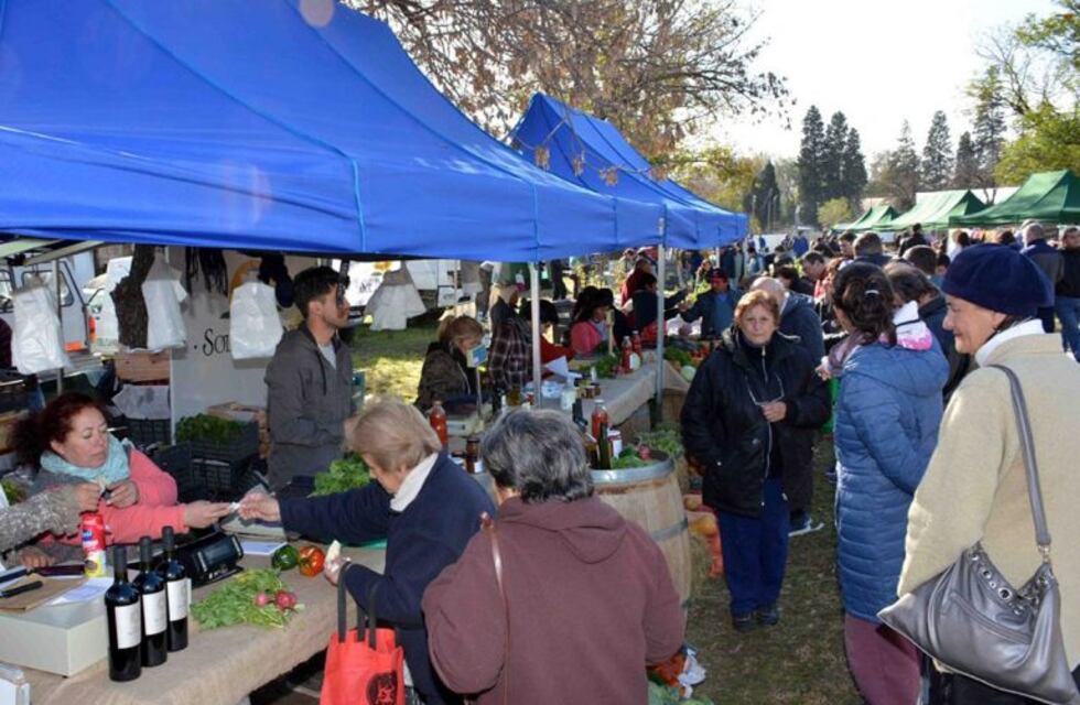 Después de un año sin trabajar, artesanos se instalaron en la plaza Sobremonte