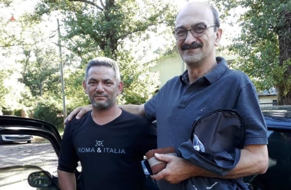 Perdió una mochila con celular nuevo, tarjetas y plata, pero un albañil se la devolvió
