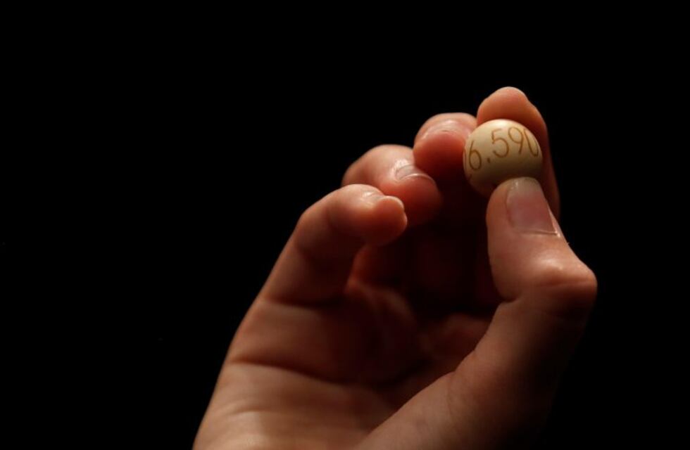 El presidente de la lotería de Chubut dice que no podrá pagar los sueldos