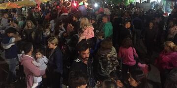 Peatonal colmada en Pehuen Co