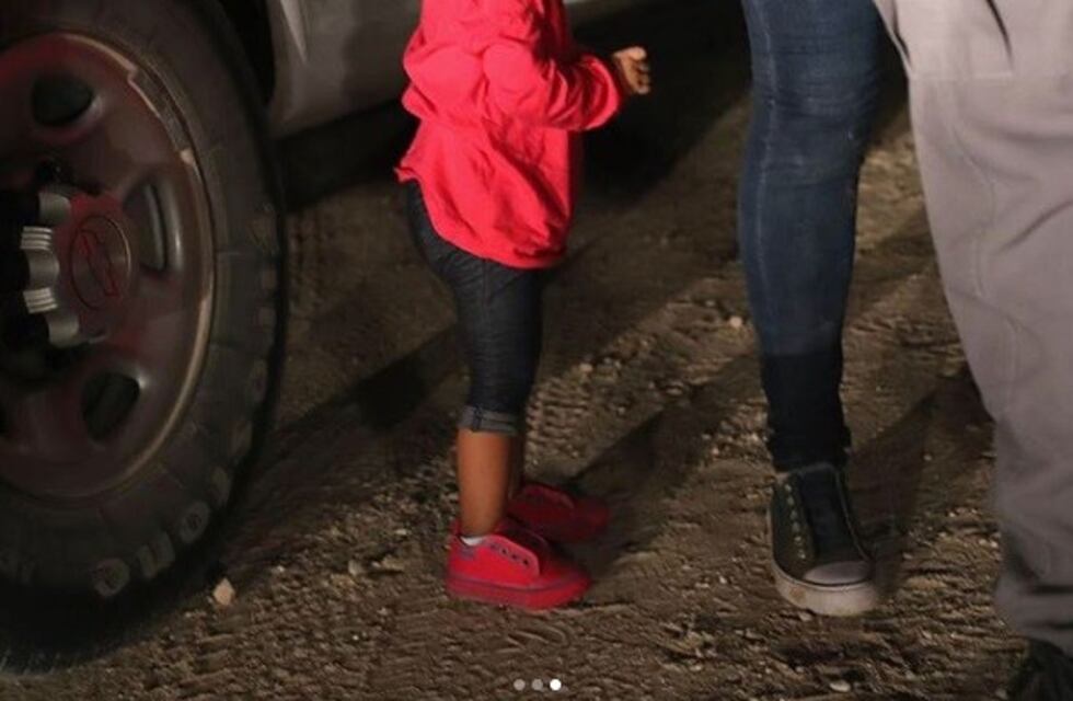 Trump contra la inmigración: la desgarradora foto que se hizo viral