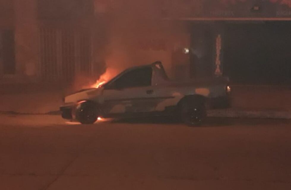 Alta Gracia: se incendió un vehículo en plena Avenida del Libertador
