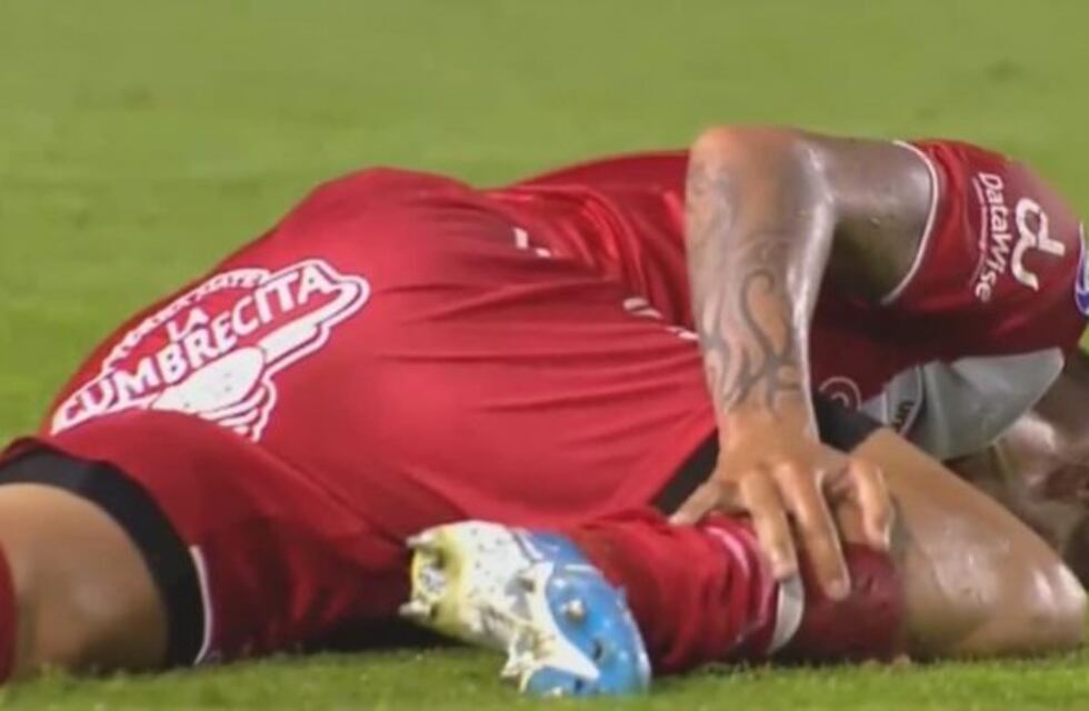 La brutal patada de Rafael Delgado a Miguel Torrén en el empate de Defensa y Justicia con Argentinos