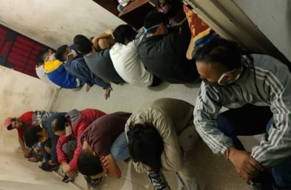 Partido de fútbol en plena pandemia, todos presos