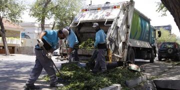 Intenso operativo de limpieza inició el personal de Servicios Públicos en las calles de la ciudad\u002E