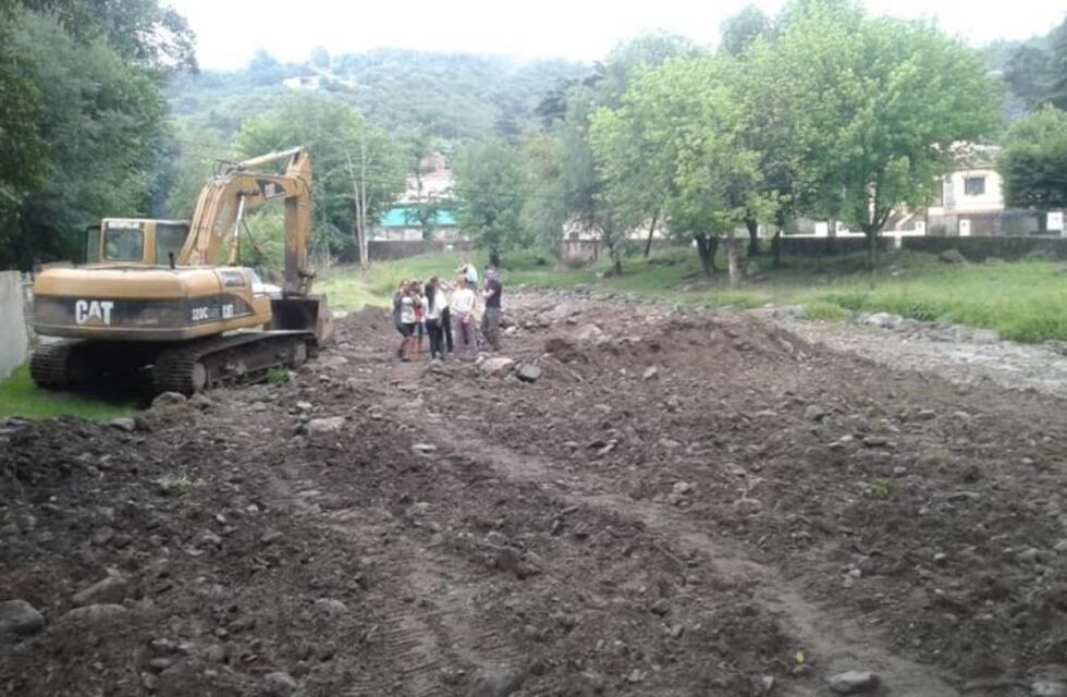 Río Ceballos: vecinos rechazan obras en río La Quebrada.