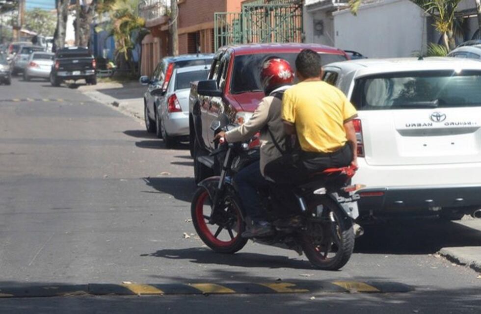 Dejó una moto robada en la casa de su tía y la policía lo descubrió