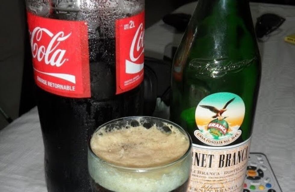 Encerrados pero enfiestados: estudiantes en cuarentena no se privaron ni del fernet