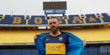 De Rossi en la Bombonera\u002E (Twitter)