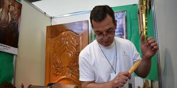 Nestor Lazaro de Arroyito Primer Premio en Talla en Muebles