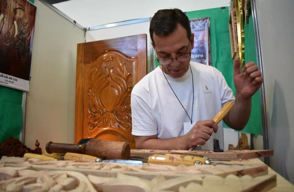 El artesano Néstor Lazaro de Arroyito participará de un encuentro virtual a nivel mundial