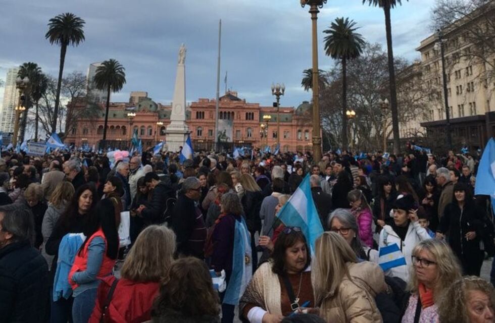 Quiénes son los famosos que participaron de la marcha en apoyo a Mauricio Macri