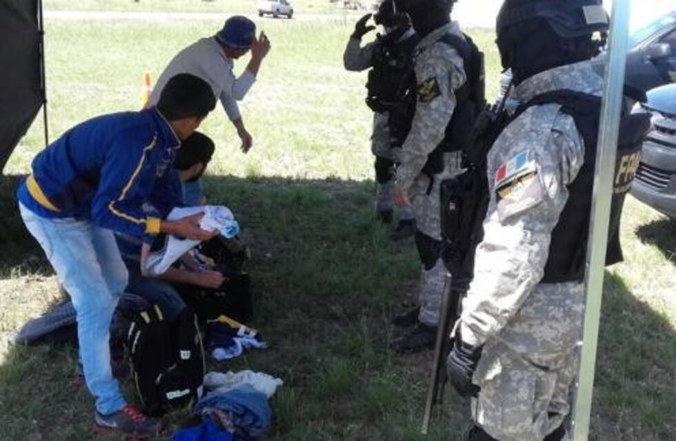 Boca-Central: la Policía secuestró alcohol y armas blancas