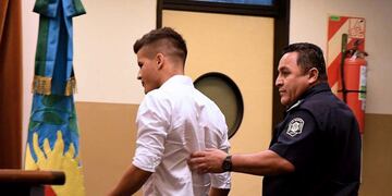 DYN19, BUENOS AIRES 18/09/17, EL FUTBOLISTA DEL CLUB TEMPERLEY, ALEXIS ZÁRATE, FUE CONDENADO HOY A SEIS AÑOS Y MEDIO DE PRISIÓN POR ABUSO SEXUAL DE UNA JOVEN QUE ERA NOVIA DE UN COMPAÑERO SUYO, EN 2014, PERO SEGUIRÁ EN LIBERTAD HASTA TANTO LA PENA SEA CONFIRMADA POR EL TRIBUNAL DE CASACIÓN PENAL BONAERENSE\u002E buenos aires alexis zarate declaracion futbolista argentino jugador de futbol acusado de abuso sexual juicio sentencia al acusado