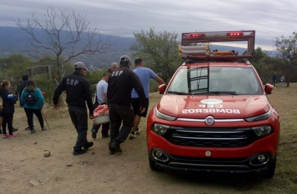 Carlos Paz: rescataron a una mujer lesionada tras subir al cerro La Cruz