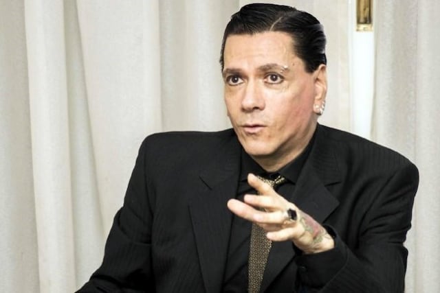 Con su singular estilo, el diseñador y actor desmenuzó la boda real\u002E