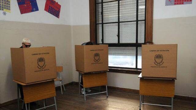 En el distrito se utilizan biombos de cartón como parte del sistema de boleta única para cargos locales.