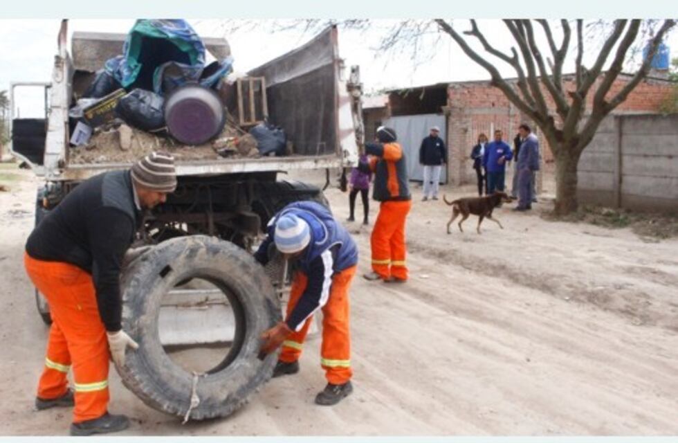 Descacharreo y limpieza en barrios de la ciudad de Santiago del Estero