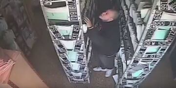 Empleado del Registro Automotor de Florencio Varela protagonizó un insólito blooper laboral\u002E