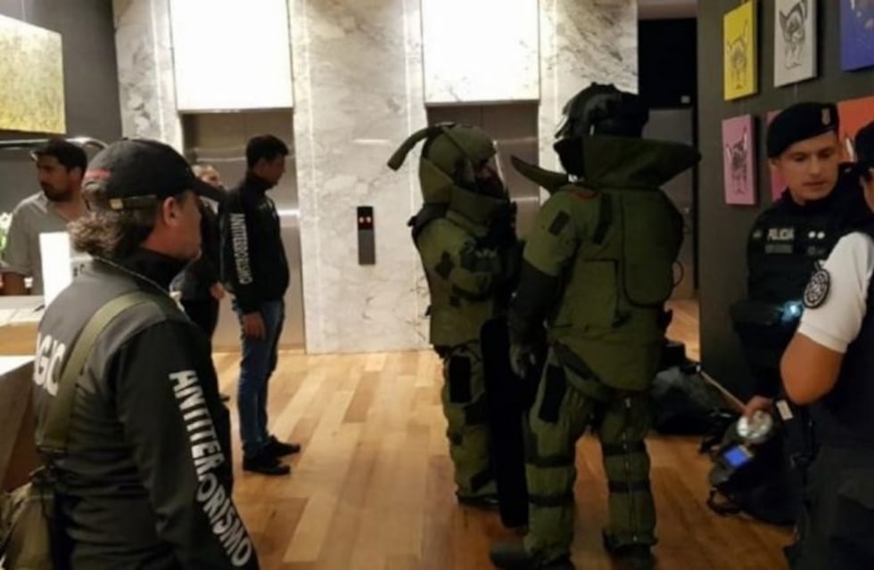 Insólito: los "terroristas" son reconocidos chilenos que estaban en el Congreso de la Lengua