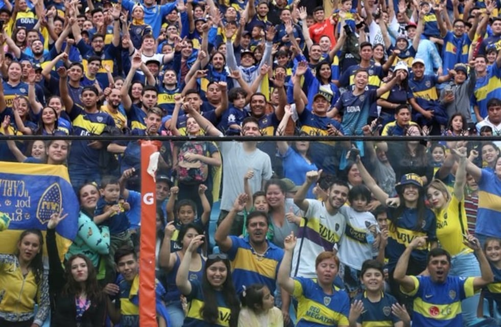 Los hinchas de Boca coparon La Bombonera en el entrenamiento a puertas abiertas