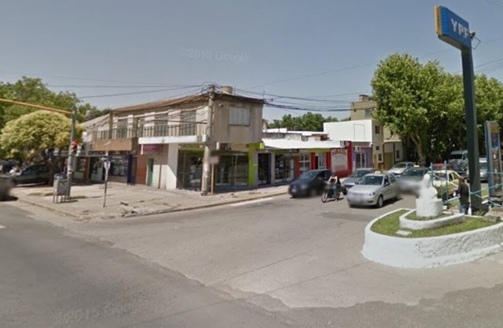 Se quedó dormida en un remís y el conductor la manoseó e intentó besarla