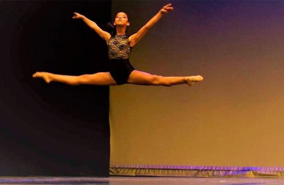 Es bailarina y vende rifas para participar de un certamen internacional