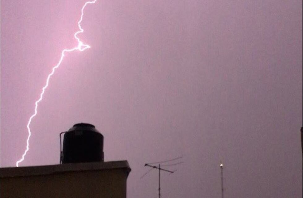 Tras una jornada de calor, se renovó el alerta por tormentas fuertes