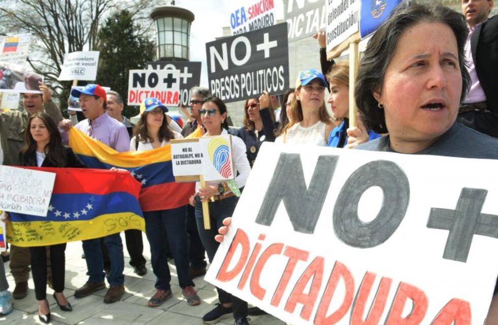 En una tensa sesión, la OEA logró reunirse y condenó la crisis en Venezuela