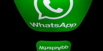 El modo oscuro de WhatsApp plantea un problema grande para los daltónicos: qué es y cómo se resuelve