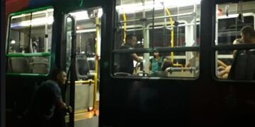 Este lunes por la noche, cerca de las 21\u002E30, un colectivo de la empresa El Trapiche fue apedreado en el Acceso Sur, en Luján de Cuyo\u002E