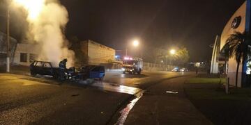 Uno de los autos involucrados terminó con llamas\u002E