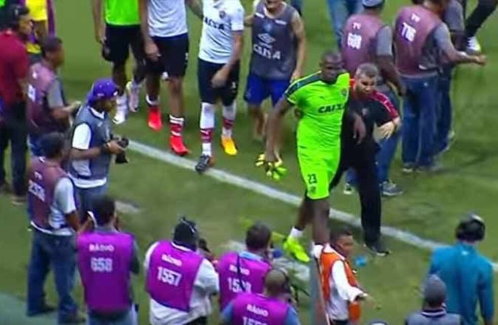 Otra vez ganaron los violentos: batalla campal en el clásico del norte de Brasil