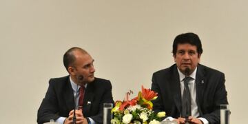 Froilán Zarza (der\u002E) presidente del Superior Tribunal de Justicia y a su lado (izq\u002E) Ariel Sayas, presidente de la Cámara Provincial de Propietarios de Radio y Televisión (CaPPRyT)\u002E