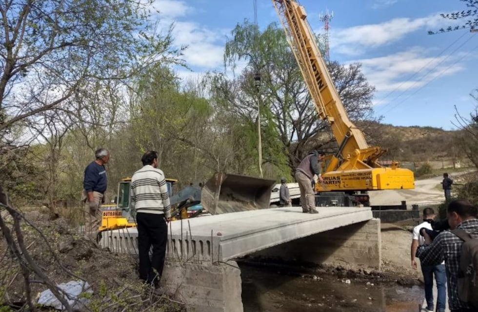 Continúa la obra del nuevo puente sobre el arroyo Los Paredones