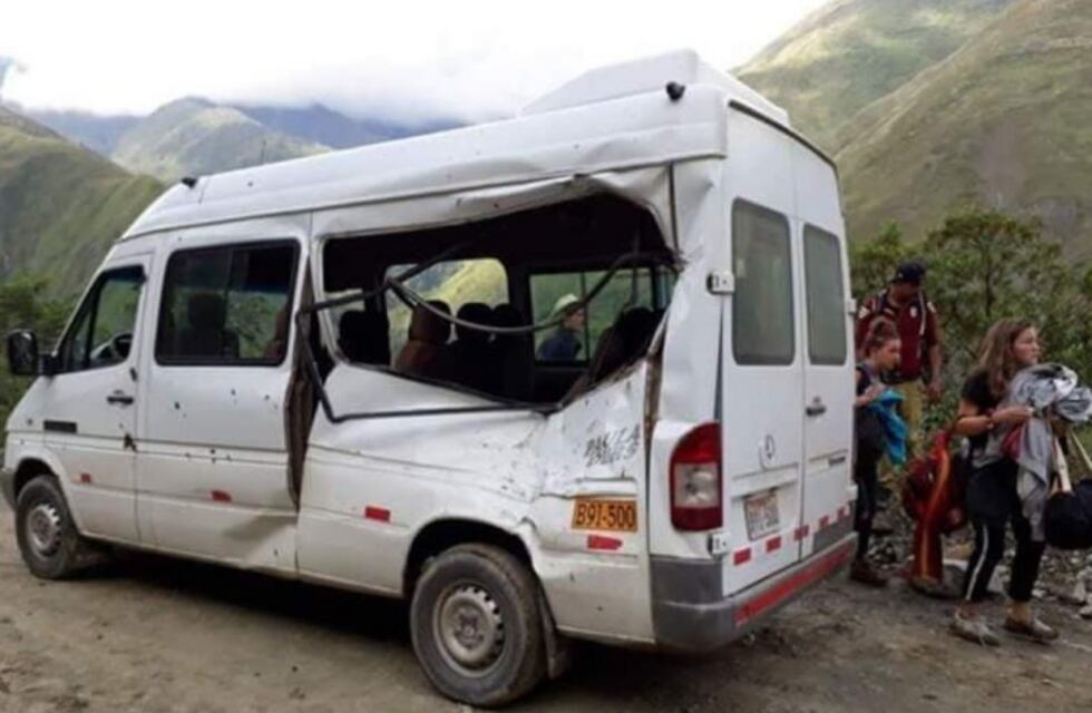 Murió una santafesina en Perú cuando una roca impactó la combi en la que se trasladaba
